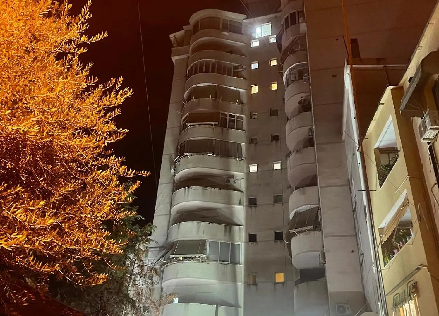 Deoni Apartment Luxury 地拉那